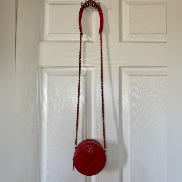 💞Authentic💞Chanel red round clutch crossbody- lambskin leather - Picture 11 of 11